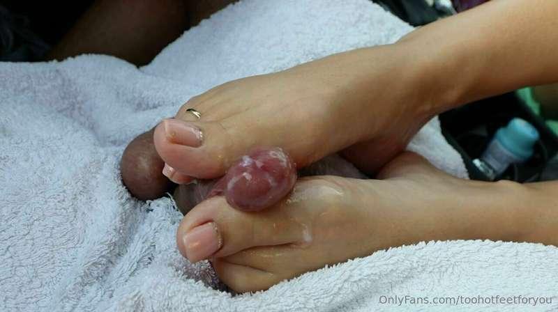 toohotfeetforyou image #0