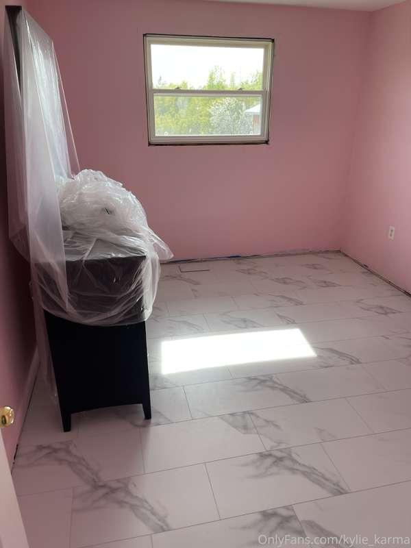 Got my new flooring down yesterday💕😛
Almost done renovations
