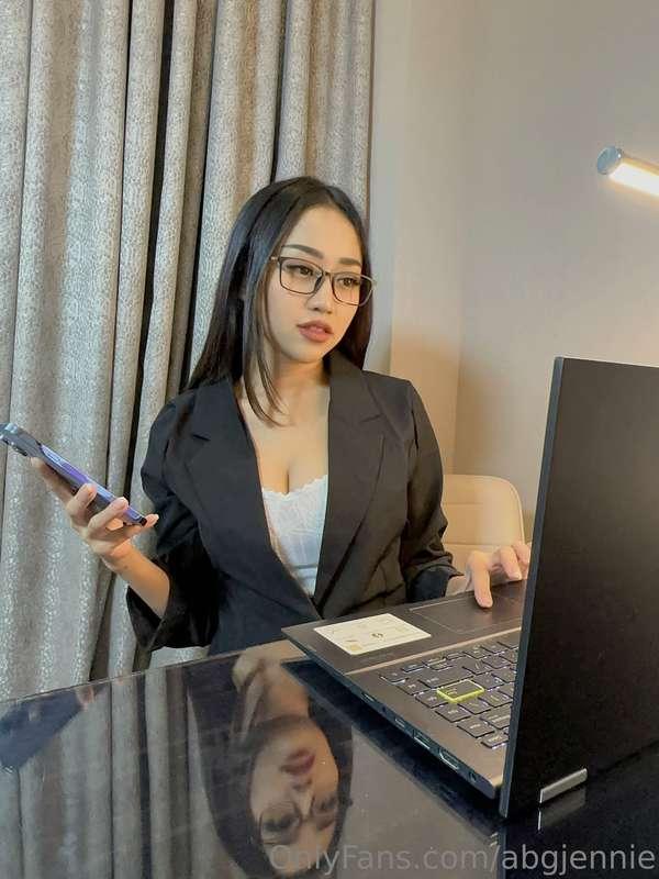 let’s talk business… or pleasure 🙈
