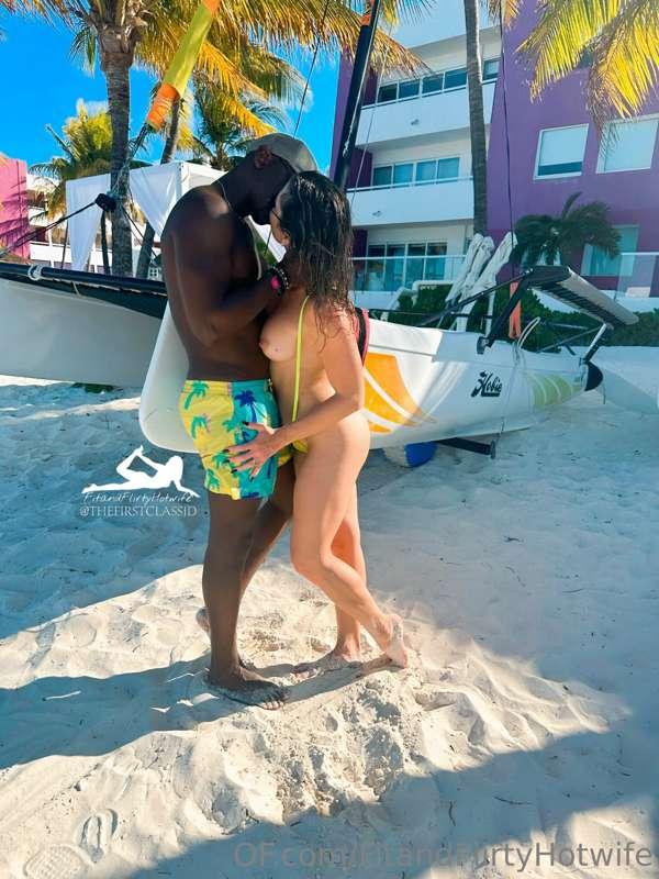 fitandflirtyhotwife image #2