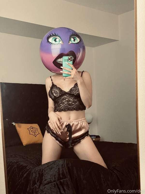 feeling extra playful and sexy in this pretty pink 💕👀