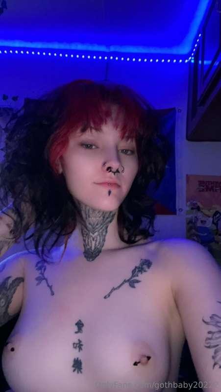 Good morning, I’m sleepy 😴 come cuddle 🥰