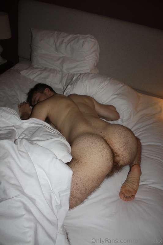 Need a late-night tongue fucking 👅