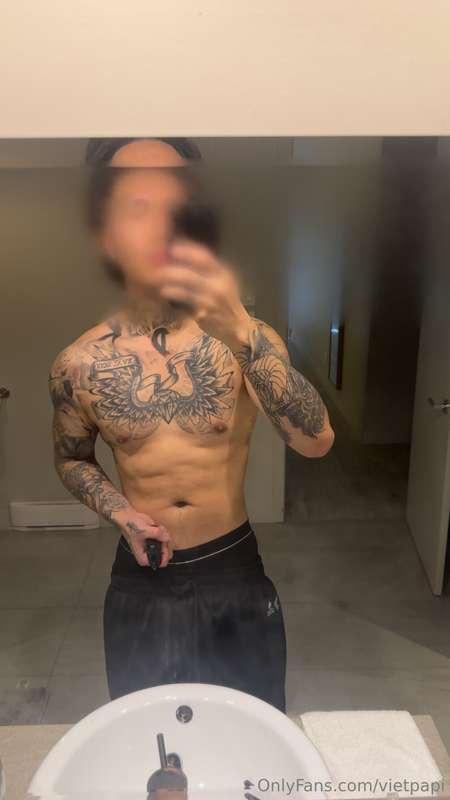 Been working out just so I can look good in bed 😘