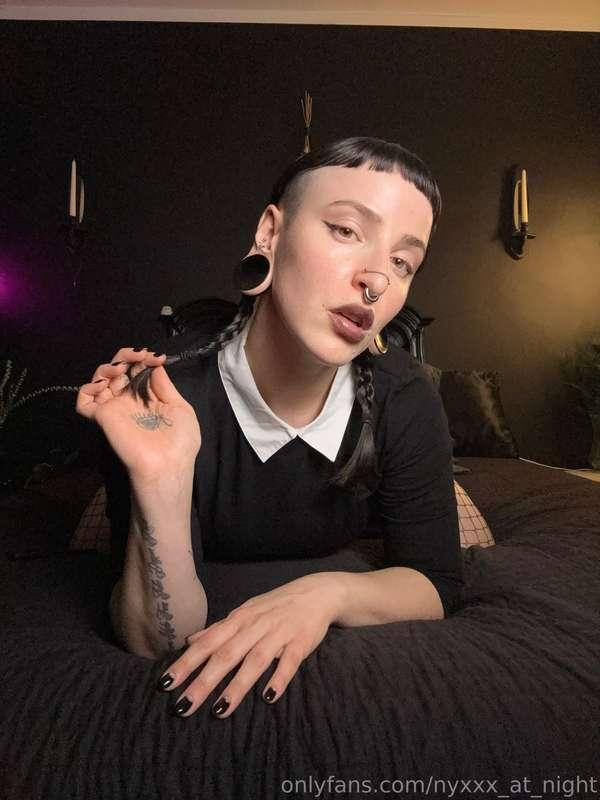 I 🖤 spooky season! comment below the costumes you’d love to ..