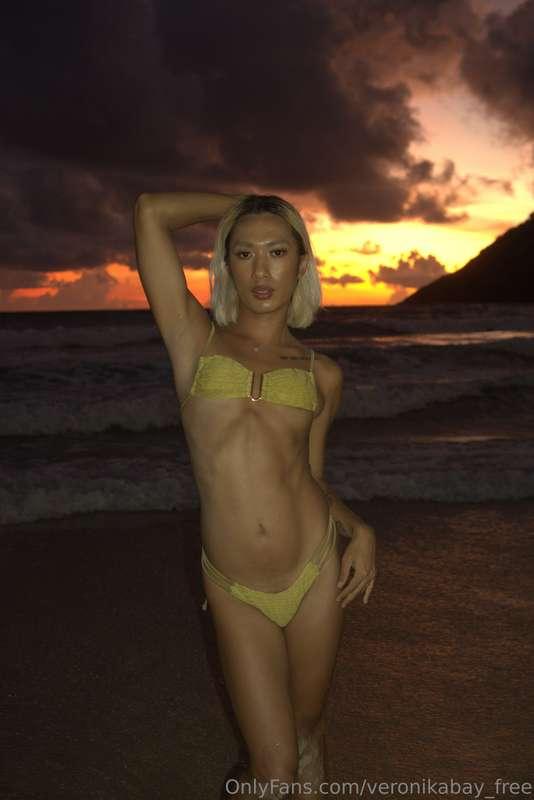 Ocean breeze & flirty tease. 😉