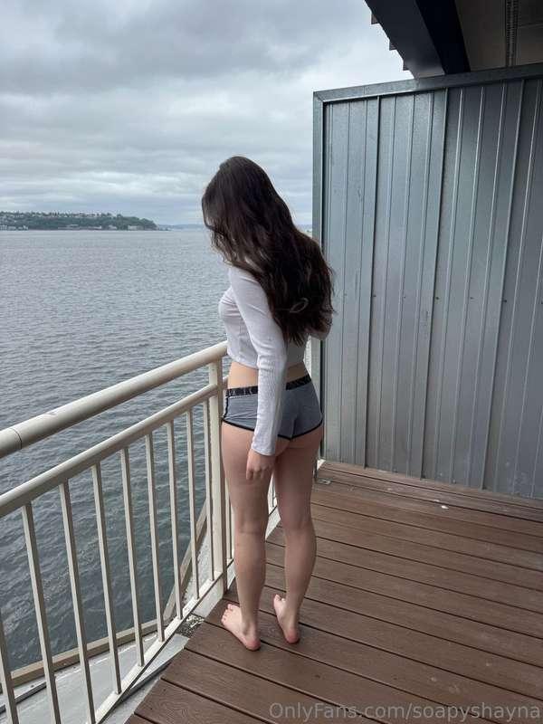heyyy how’s the view back there? 👀