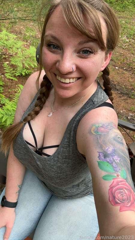 Would you hire me to mow your lawn? 

I will be out of town this weekend but will answer messages when I can 😘 

#fyp #naturedani #outdoor #country #pawg #tattoos #thick #chubby #bigboobs #tits #outside #bluecollar 