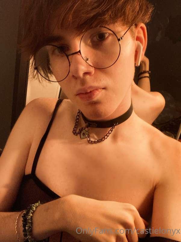 Anybody into nipple sucking? 💖