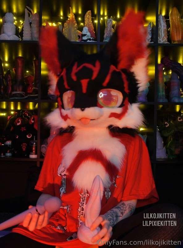 Using Orochi from Bad Dragon and my vibrator