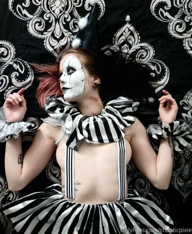 Dont ya wanna clown around with me baby? 🤡