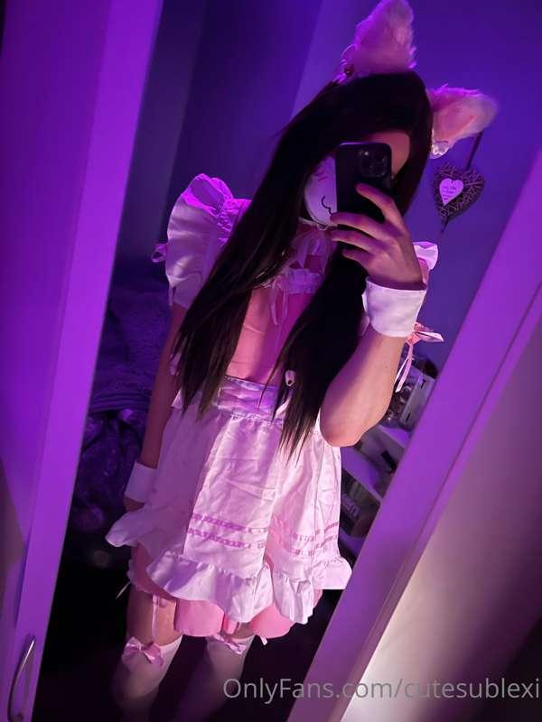💗 Cute pink maid at your service💗

Been a while since I wore..