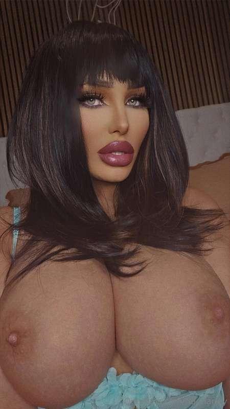 Tip $5 and Guess my bra size!! 😜 Comment👇
Winners get a FREE..