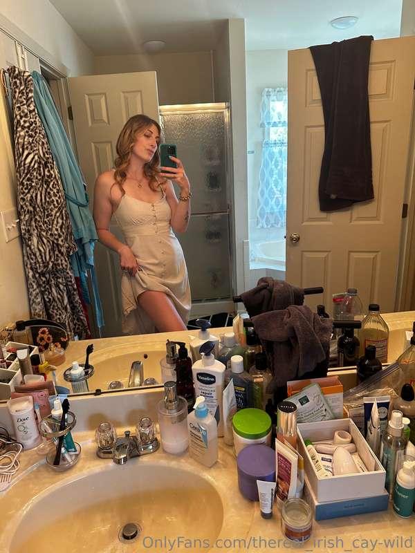 All dressed up for Mother’s Day👅👅 who is giving me a surpris..