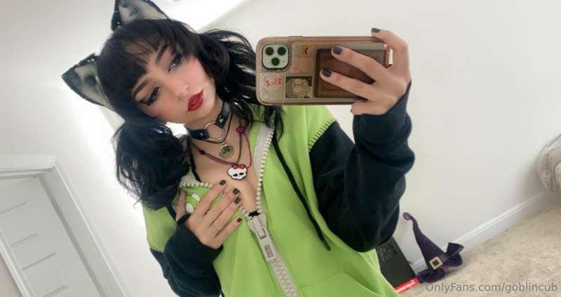 I MOVED!!! 
not going to be replying to dms till later next ..