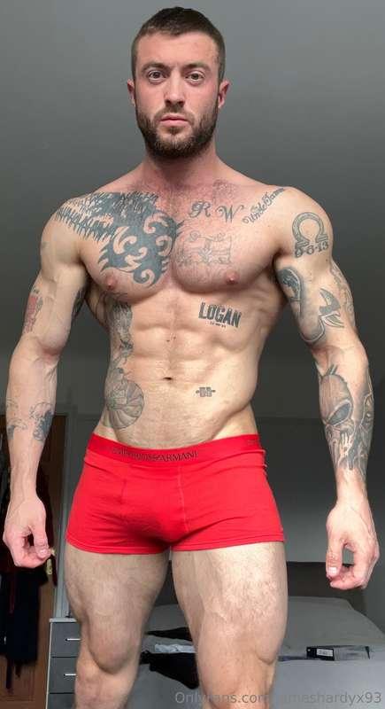 Who’s a fan of the red ?! 🥵😈