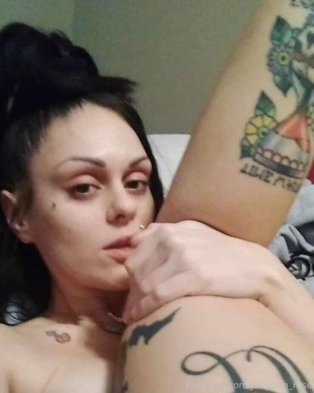 joslynnn_rose image #1