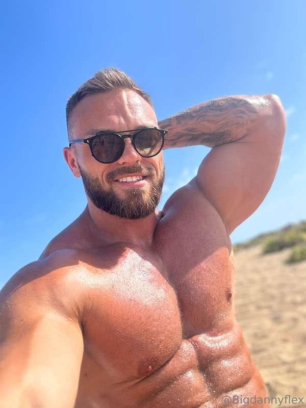 Wanna see what I like to do on my sunlight days? DM ME!