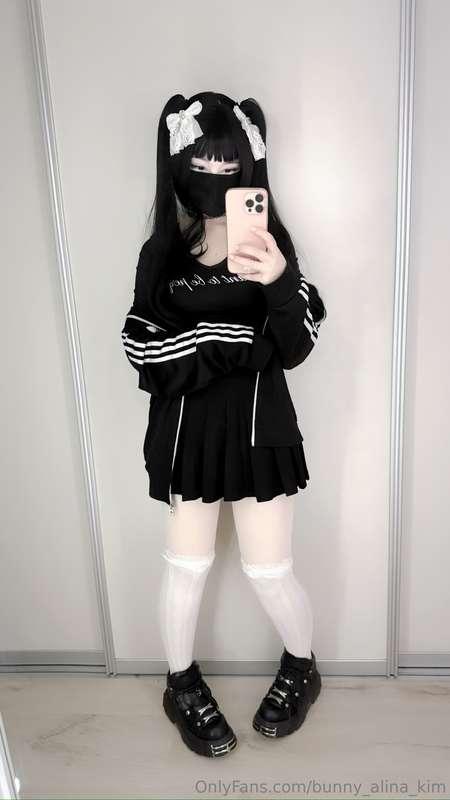 dm me if u think u can handle my dark side? 0.0