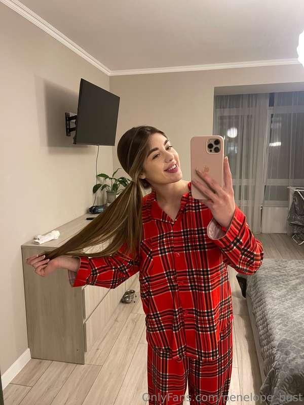 These are my pajamas🥰 I love getting ready for bed and groom..