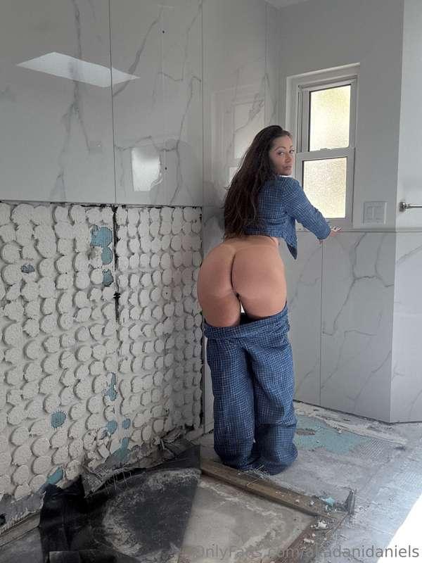 A little BUTT before bed 🍑Make sure your Auto-Renew is ON, b..
