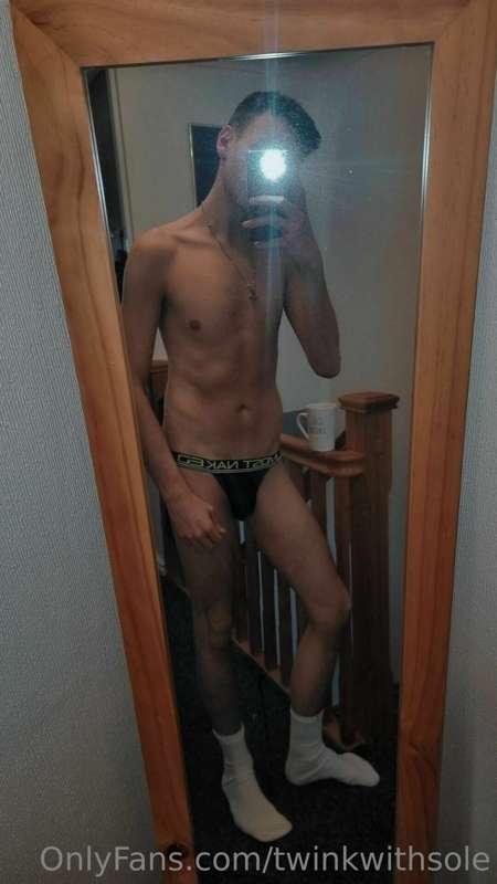 hows your night going? feeling like being a little bottom sl..