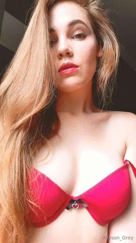 allysongreyxo image #1