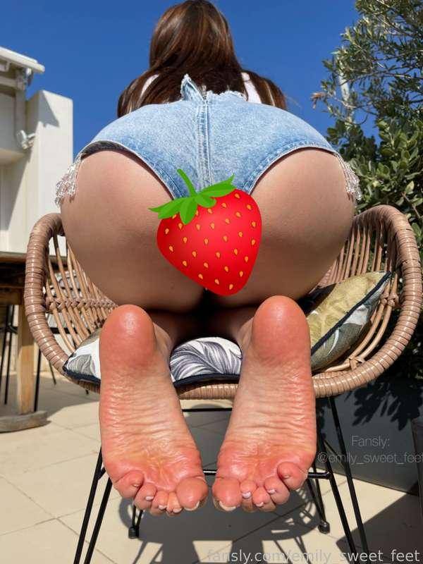 emily_sweet_feet image #1
