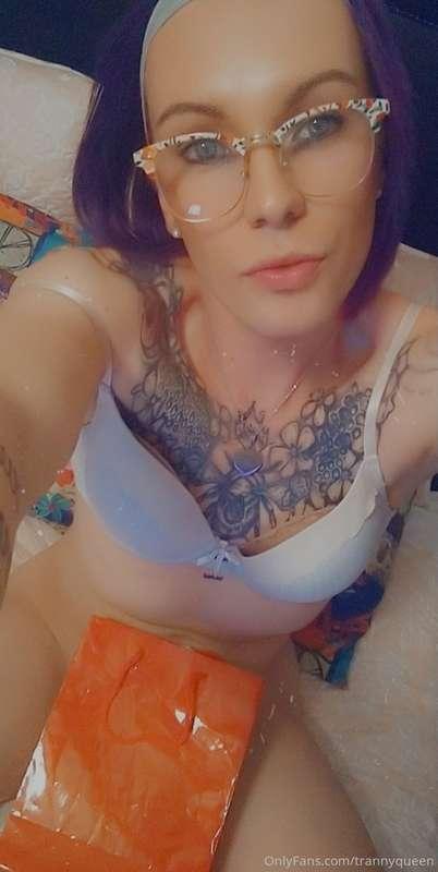 Cum get your XXX-MAS gift from the tranny queen 👑 DM me for ..