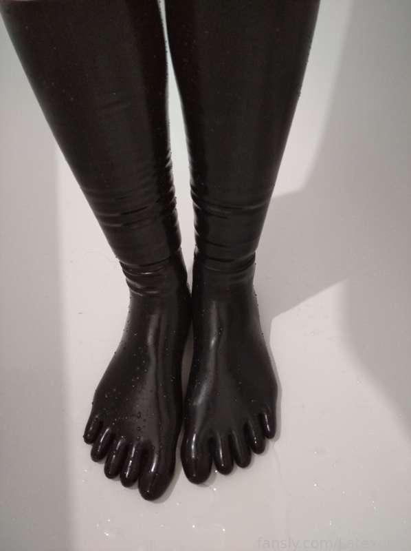 Latex feet
#fyp #latex #latexmodel #latexgirl #girlinlatex #rubber #fetish #fetishmodel #fetishgirl #fetishfashion #latexsocks #feet 