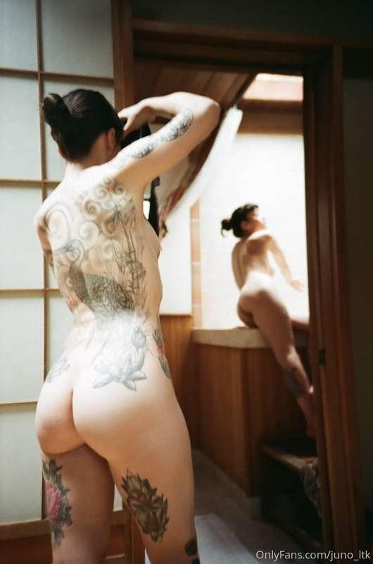 Bathtub Magic with @asamisuicide 
I miss sexy adventures wit..