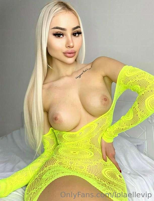 Your wet stepsister @magicalflower wants to lose her virgini..