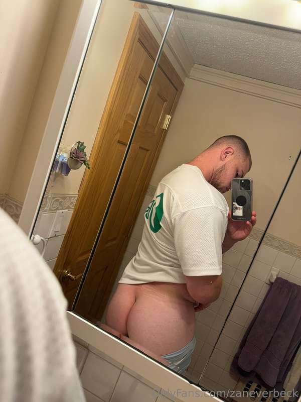 Free butt bc it's the holidays