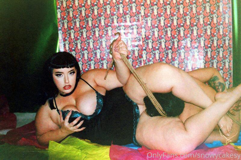 Smothered by Pussy