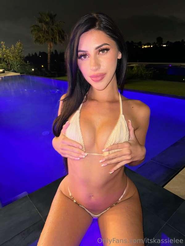 One look and I promise you’ll be dripping too 💦 Slide in my ..