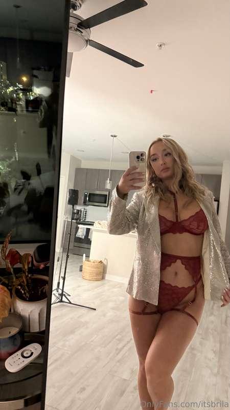 Mirror mirror on the wall, who’s the hottest of them all? 😘