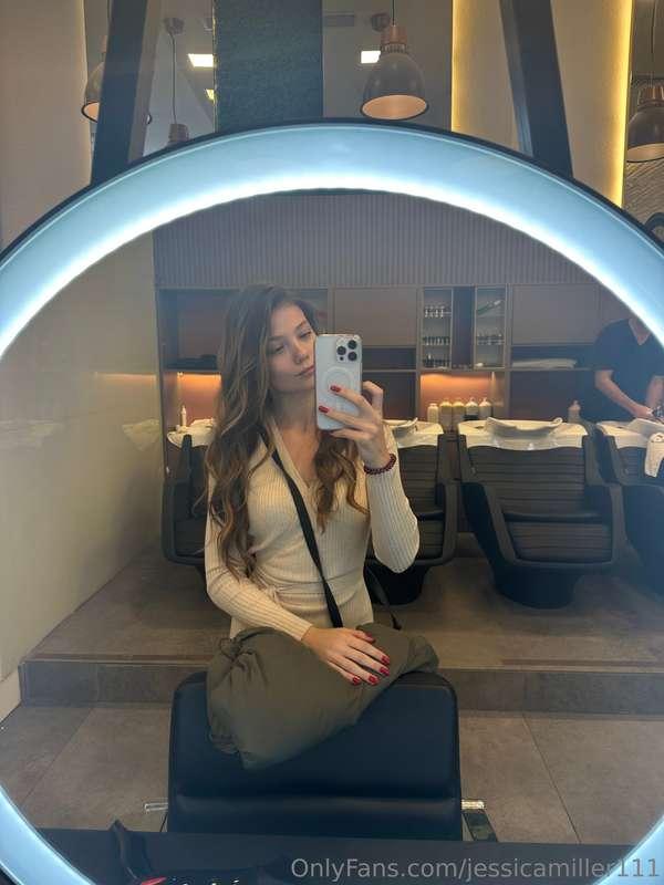 Today I decided to entrust my hair to a new hairdresser and ..