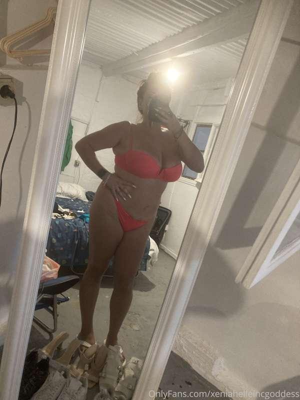 Lick me daddy, I’m feeling frisky 😈
Do you like this color o..