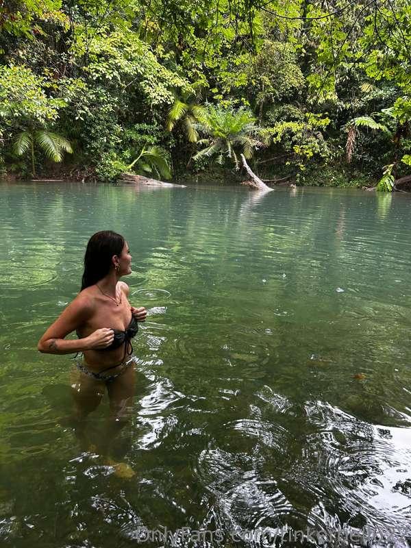 Would you fuck me in a place like this?😍