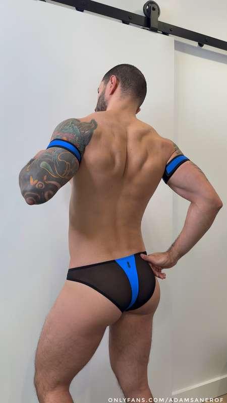 2 pics, back flex 🍑Outfit by JJMalibu 💙