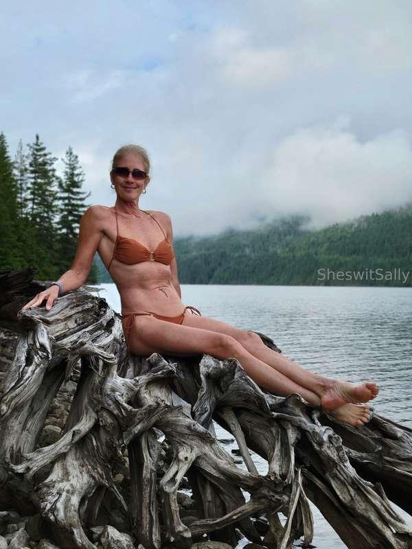 Morning paddleboarding 