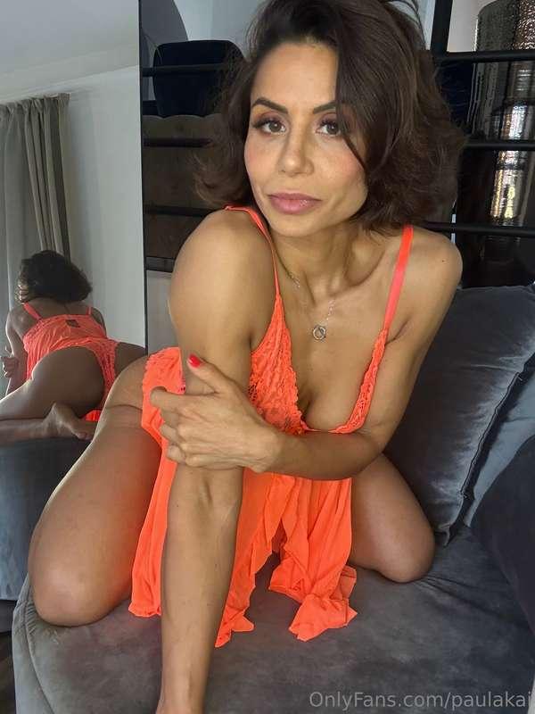 Feeling this orange set, so sexy with a tan 🧡🧡