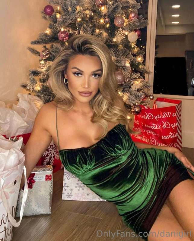 Merry Christmas you filthy animals 😜🎄🎁❤️