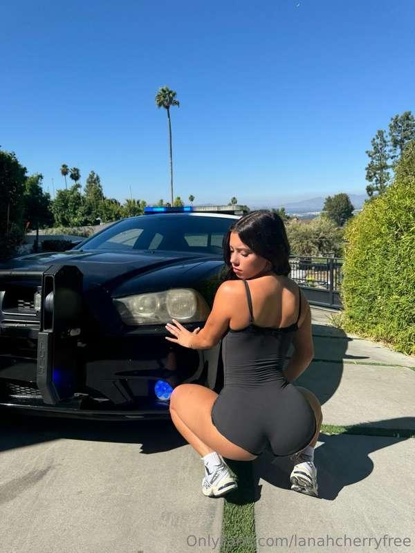 waiting for you to cuff me 🚔https://onlyfans.com/itslanahche..