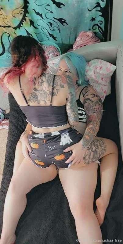 Yes @foxxysuicide / @foxxysuicide_free ride me 😈

Keep an ey..