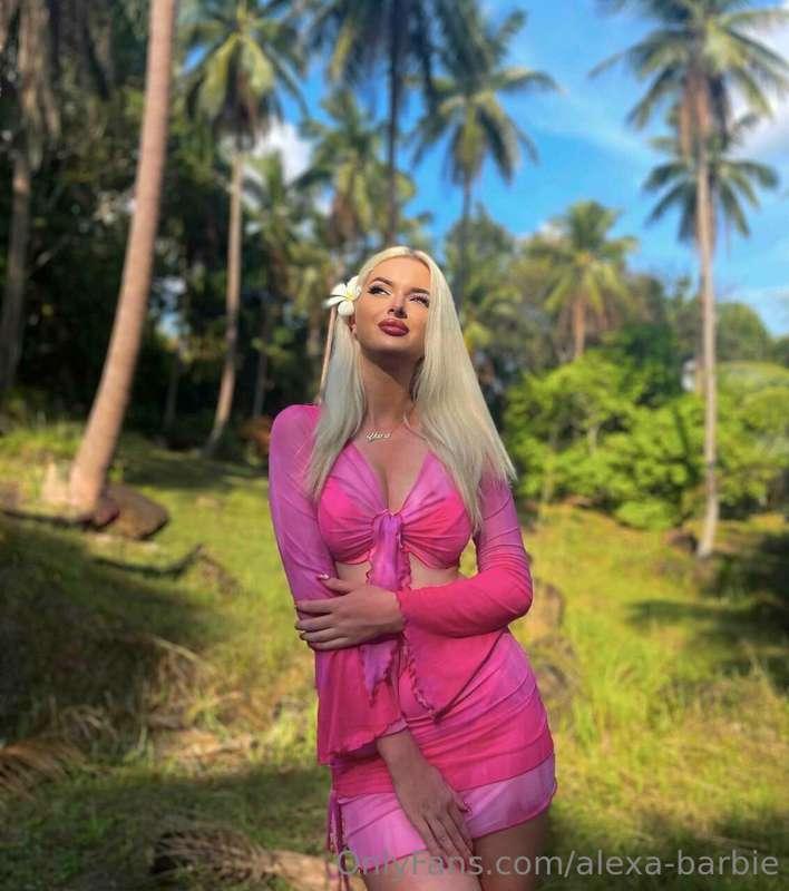 There's always a wild side to an innocent face 😋.
Missing Ba..