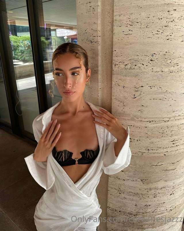 Who wants me to come back to onlyfans ??how bad do you want ..