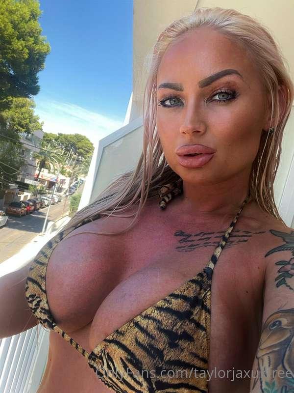 Published model and cover girl! Busty filthy blonde! Sub to ..