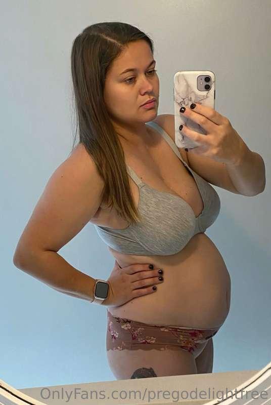 14 weeks 5 days 🤰
Join my xxx page fully nude wall posts and..