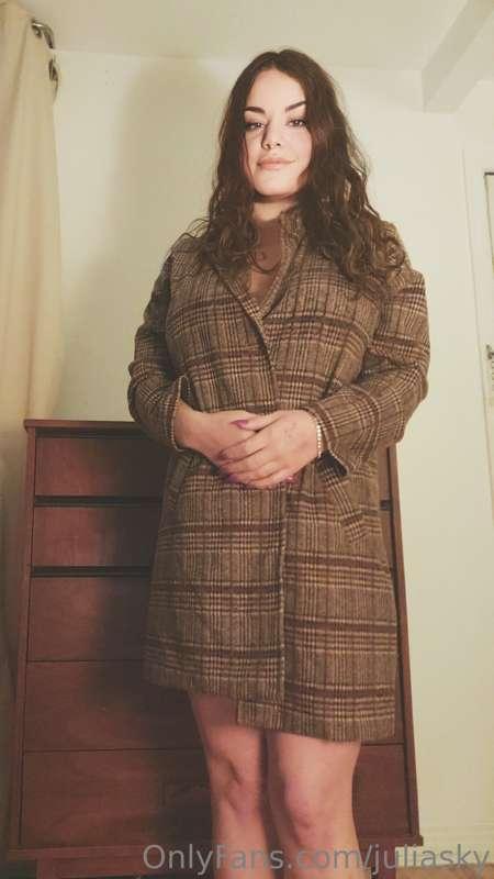 My friend gave me a coat and I love it!

Swipe to open it 👀